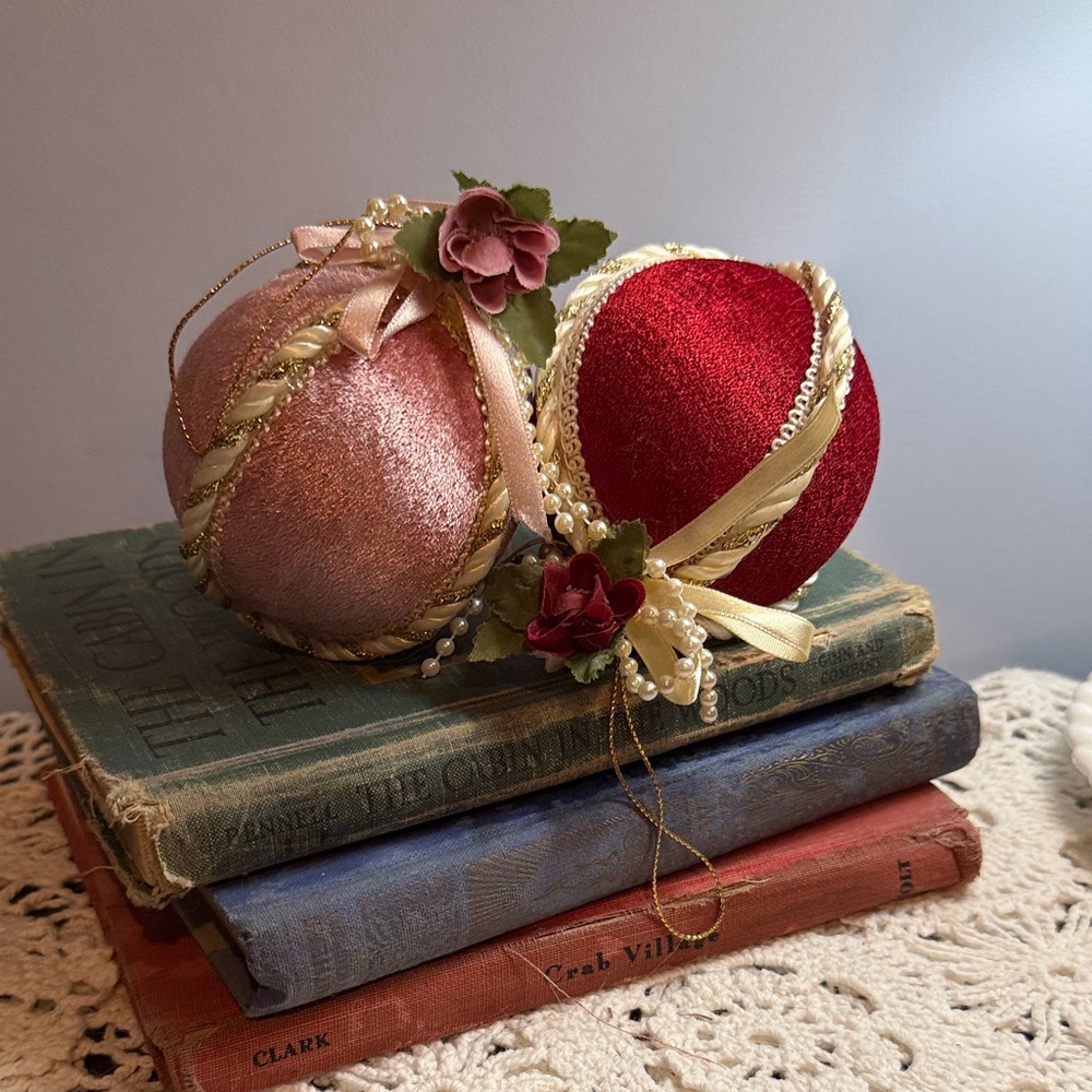 Elegant Holiday Ornaments Set - Red and Pink